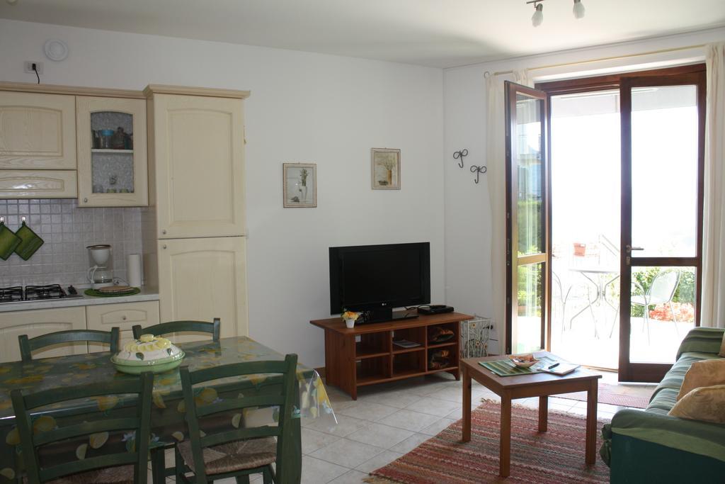 Appartamento Le Eriche Plesio Ruang foto